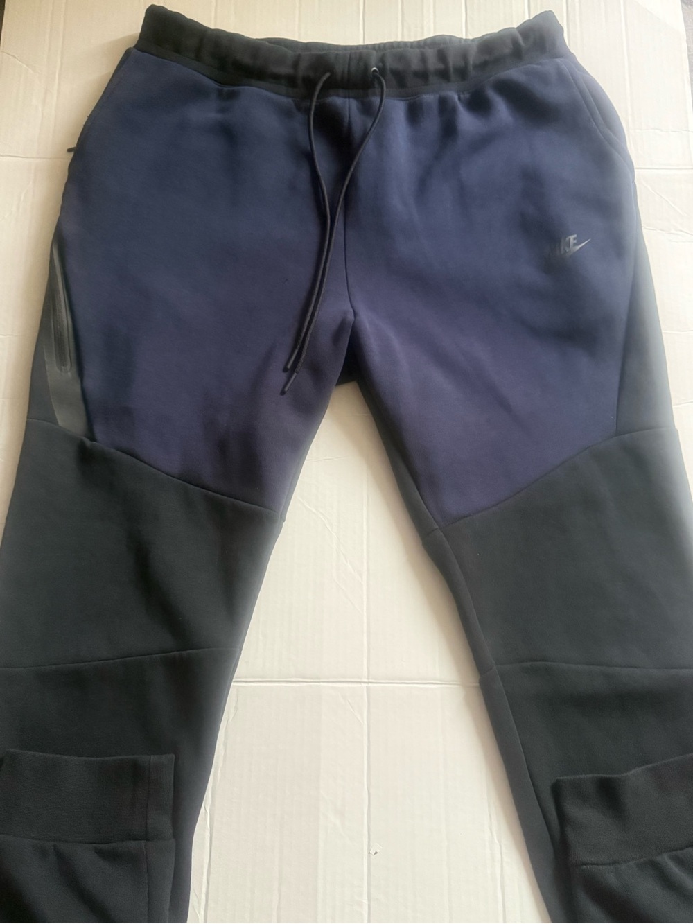 Men’s Nike Tech Fleece joggers in Obsidian Blue and Black